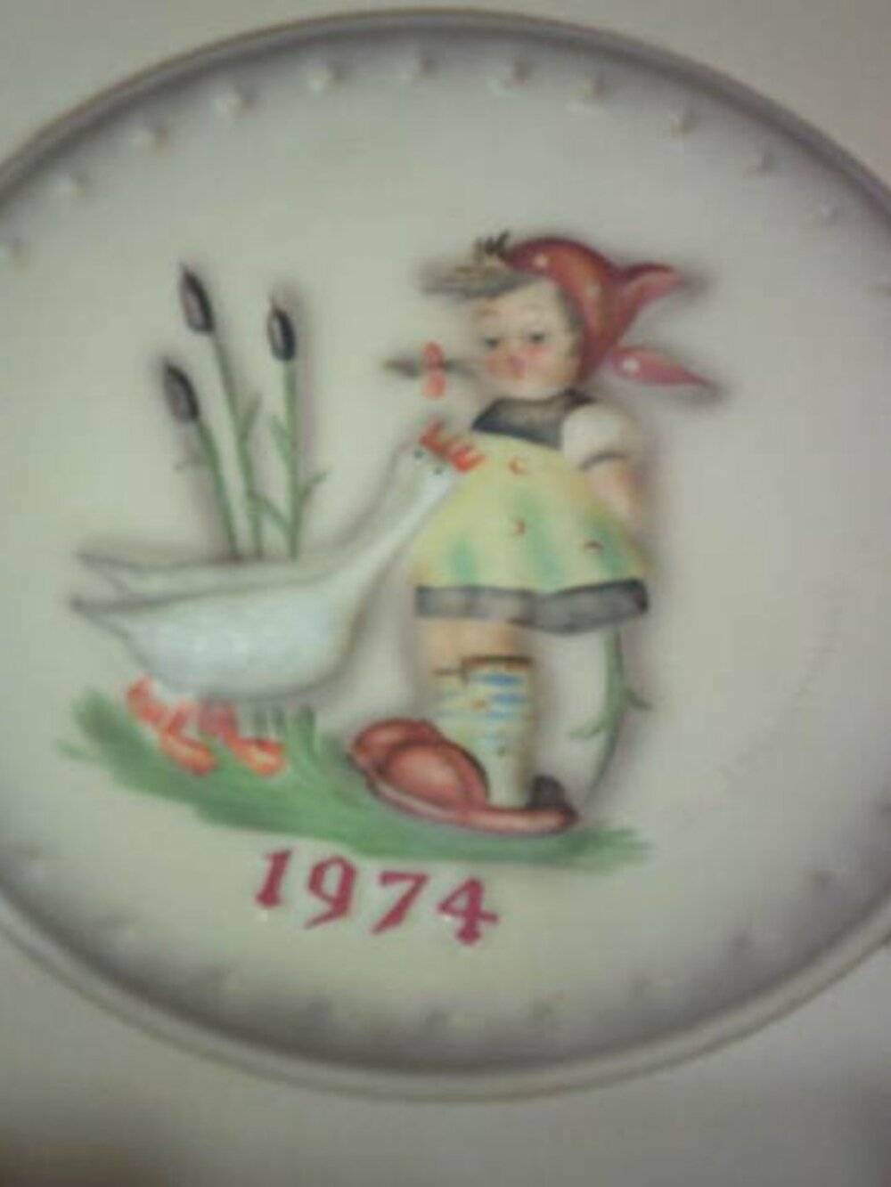 VTG GOEBEL M J HUMMEL 1974 COLLECTORS PLATE W GERMANY GIRL WITH GOOSE 7.5" 🔥 NO